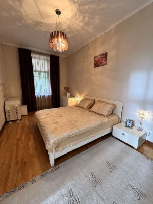 3 Bedroom Apartment near Zoloti Vory, 90 sq m, Oleksa Honchar Street
