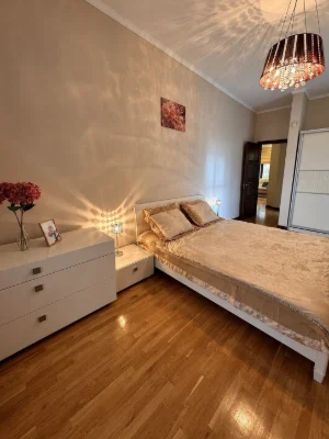 3 Bedroom Apartment near Zoloti Vory, 90 sq m, Oleksa Honchar Street