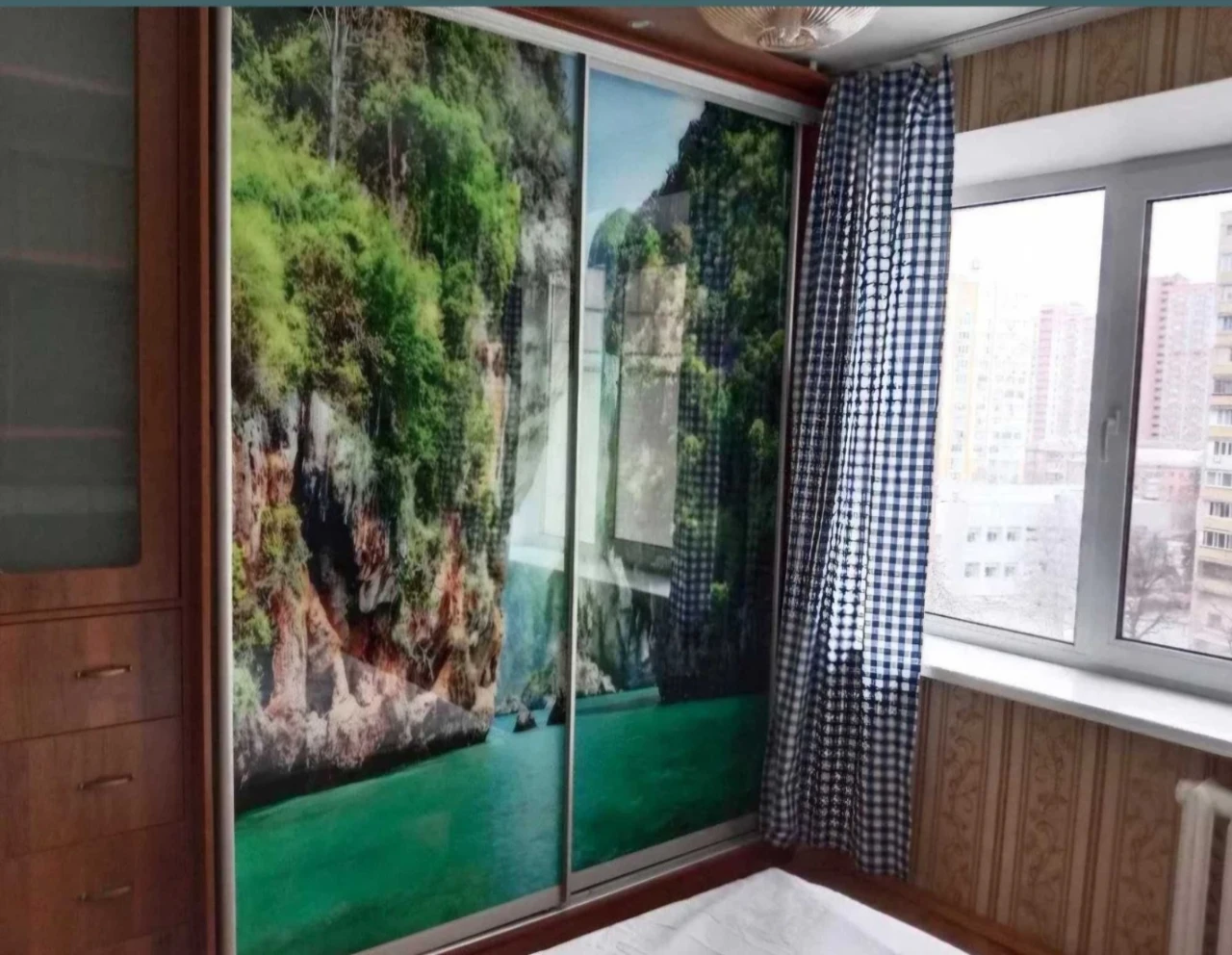 Rent a 3-bedroom apartment at пр. Науки 18