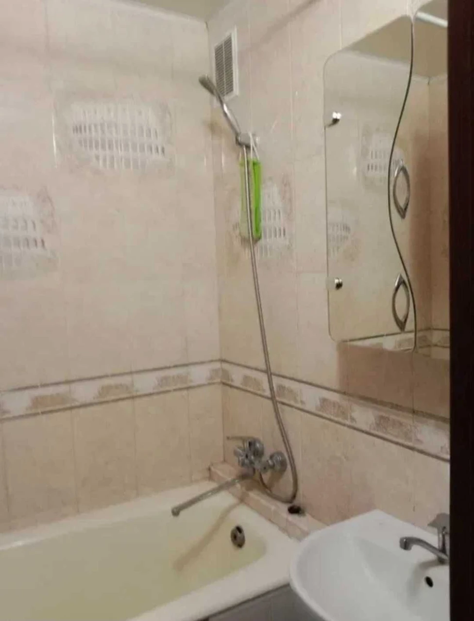 Rent a 3-bedroom apartment at пр. Науки 18