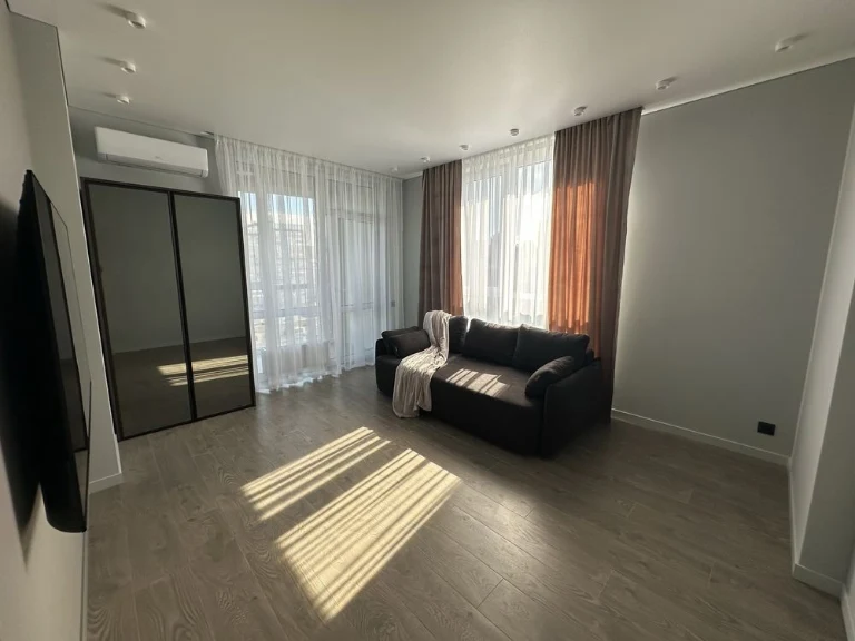 One-bedroom apartment, 58 sq m, 16/25, modern building, St.