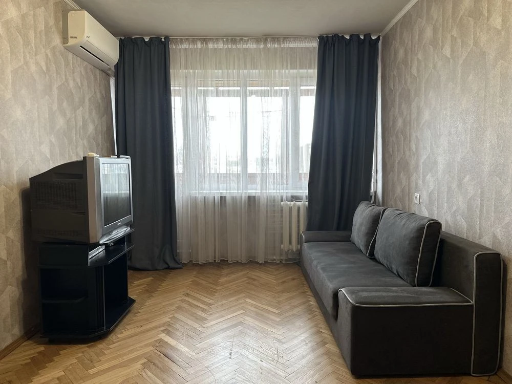3 separate rooms, Rent near Вокзальна Metro