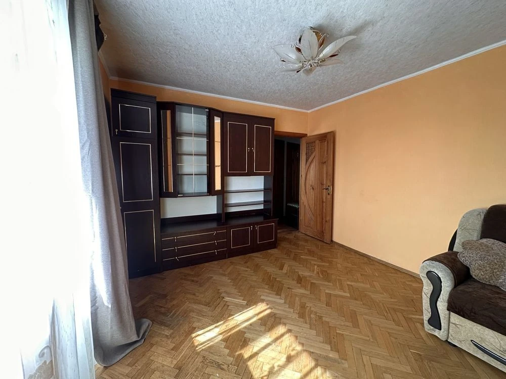 3 separate rooms, Rent near Вокзальна Metro