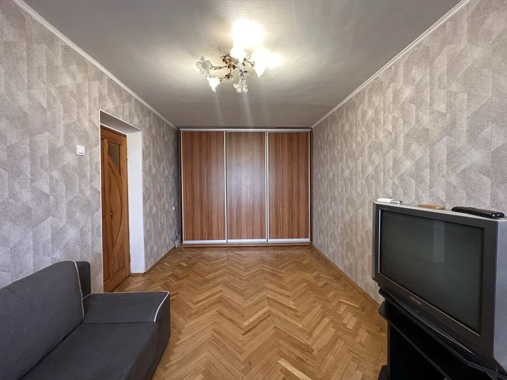 3 separate rooms, Rent near Вокзальна Metro