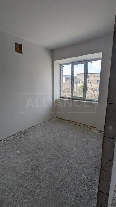 Sale of a furnished 2-room apartment ready for renovation