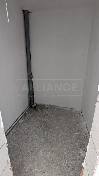 Sale of a furnished 2-room apartment ready for renovation