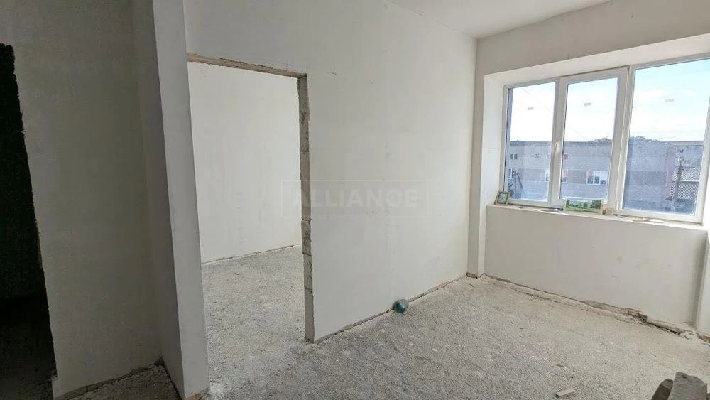 Sale of a furnished 2-room apartment ready for renovation