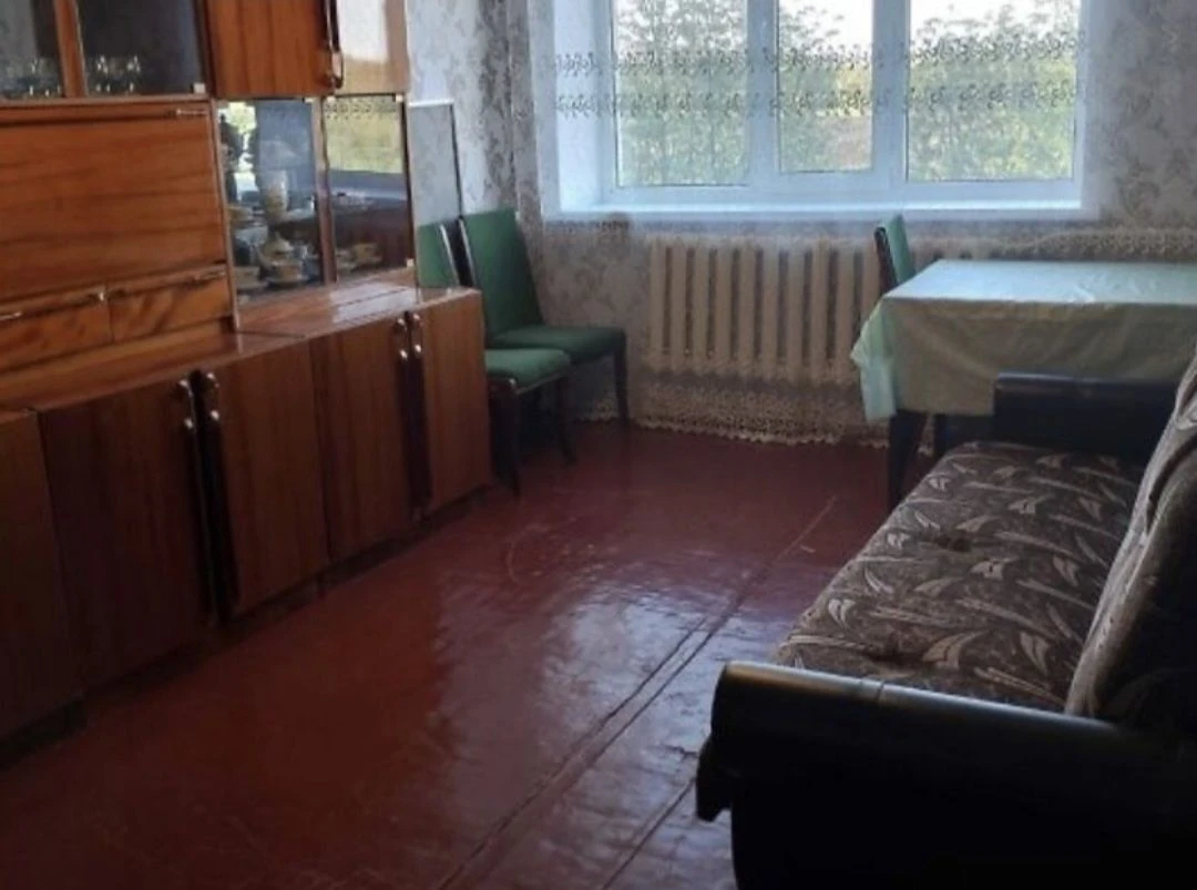 Продам 2-кімнатну квартиру, вул. Дачній. Терміново!