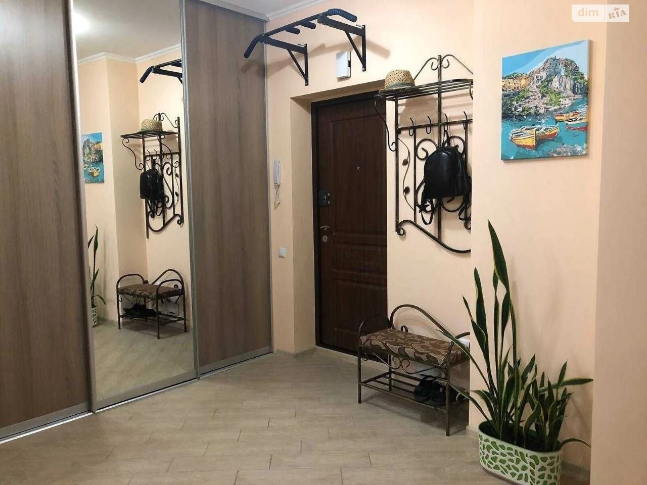 Long-Term Rental Apartment Holosko