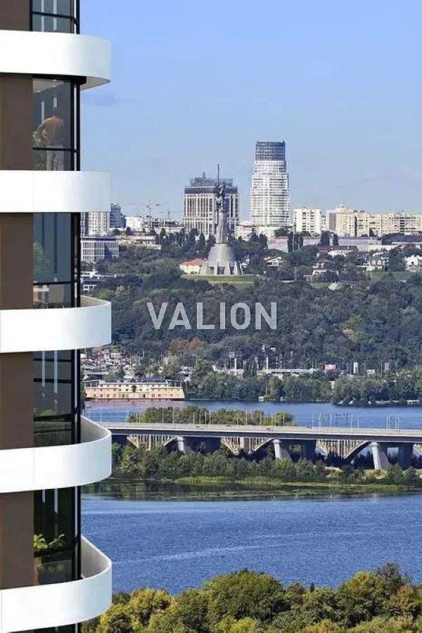 Продаж 2-к квартири вул. Дніпровська набережна 12д