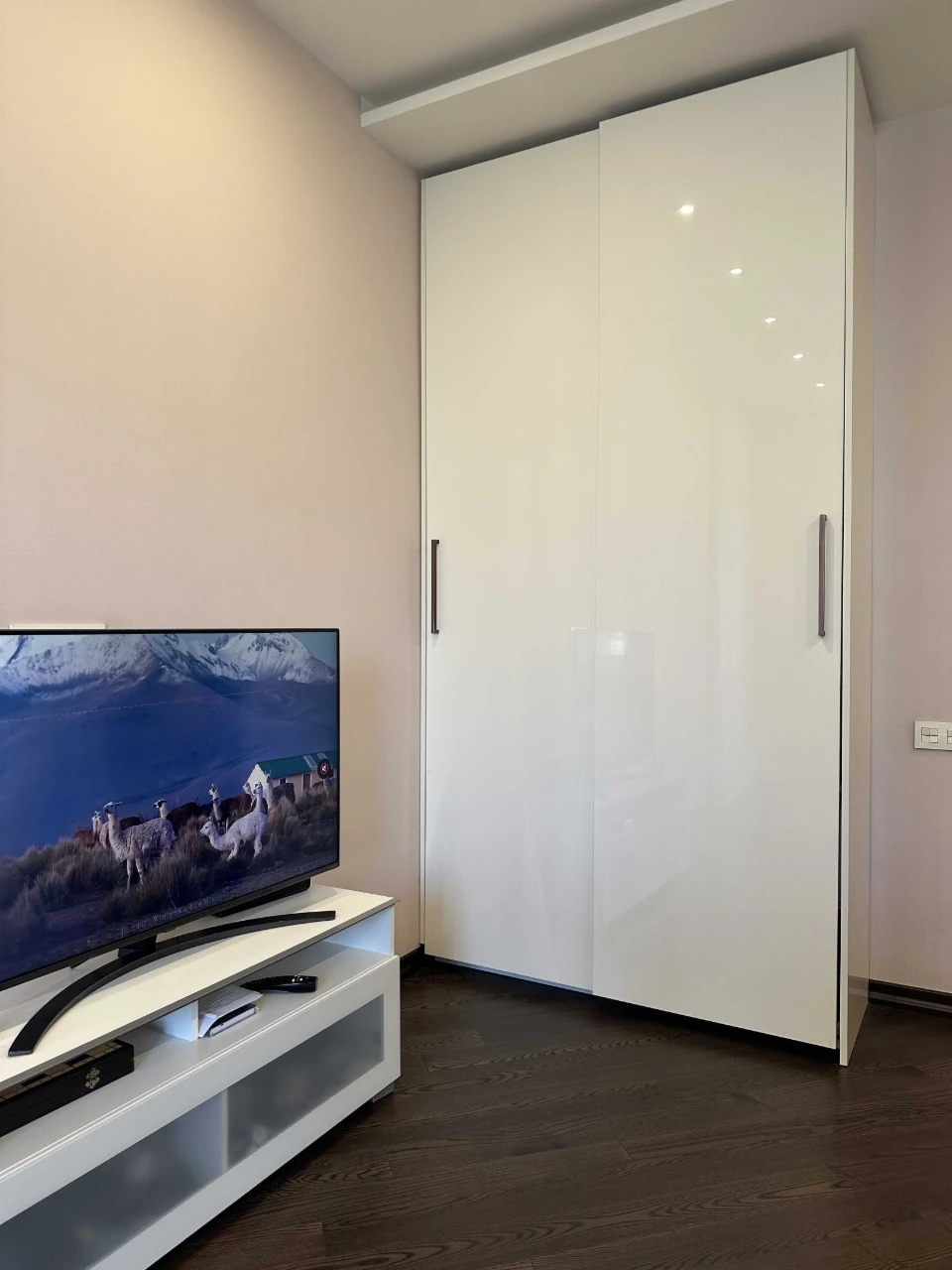 OWNER! 2-room apartment Por Rok Smaragdov Street