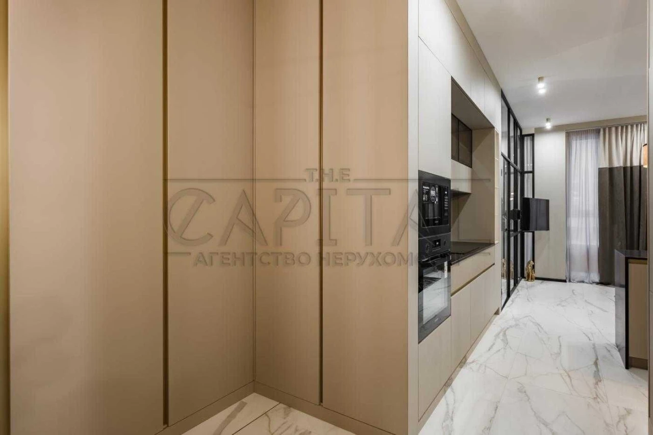Spacious designer apartment in the "Novopecherskie Lipki" residential complex