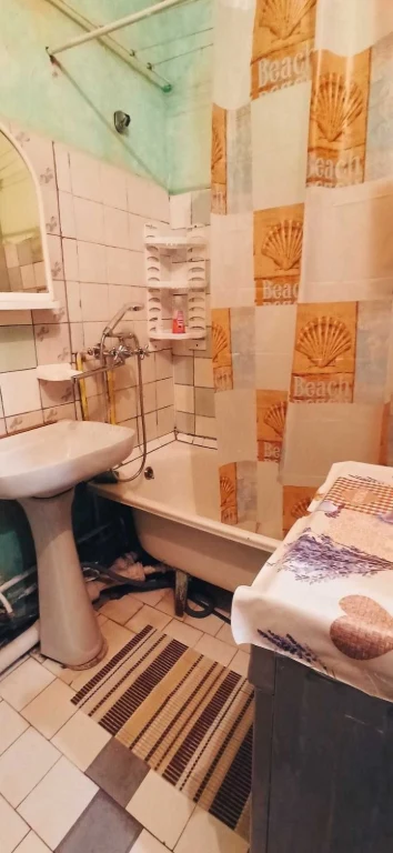 Renting apartment in Troeshchina. Festivalnyi