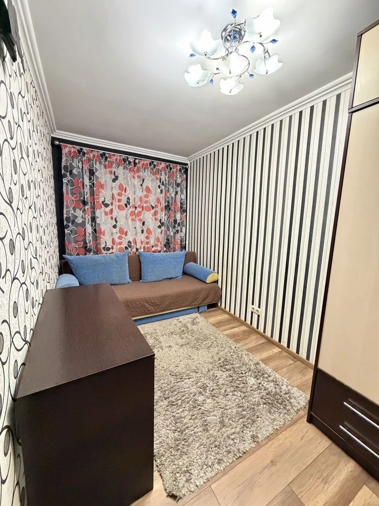 Rent 2-room apartment near Vasilkiv metro station