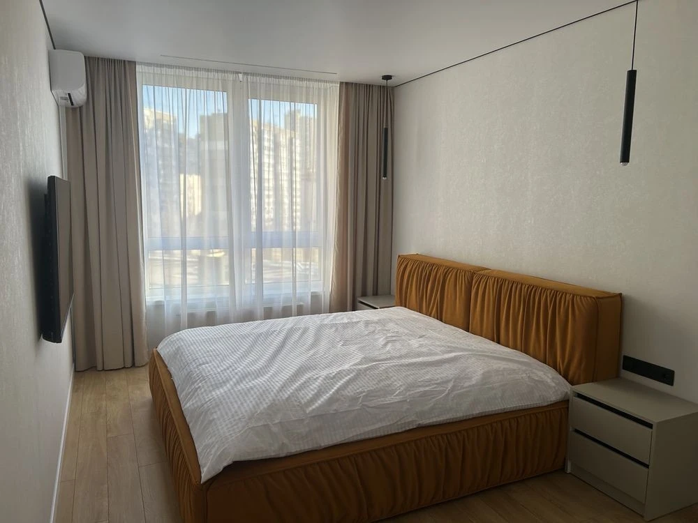Rent 2-room studio apartment in Lukyanivska