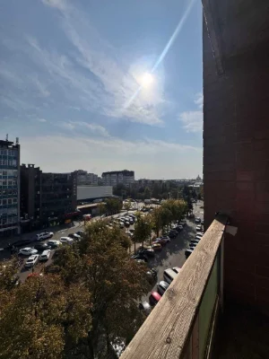Простора чотирикімнатна квартира в самому центрі.