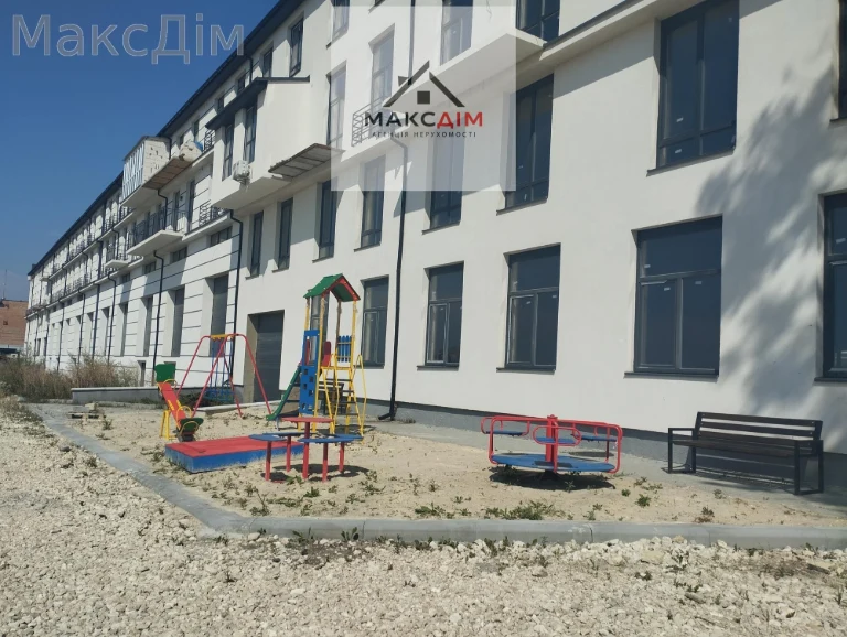 Sale of a three-room apartment without commission!