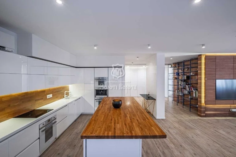 3-room apartment for sale 117.5 m², Anna Akhmatova St., 1