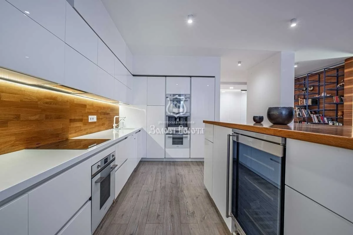 3-room apartment for sale 117.5 m², Anna Akhmatova St., 1