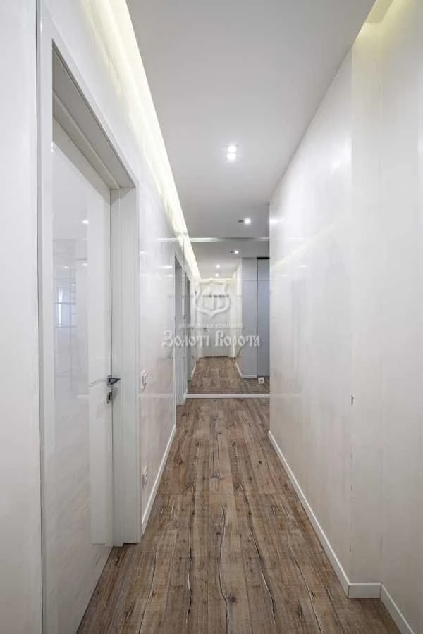 3-room apartment for sale 117.5 m², Anna Akhmatova St., 1