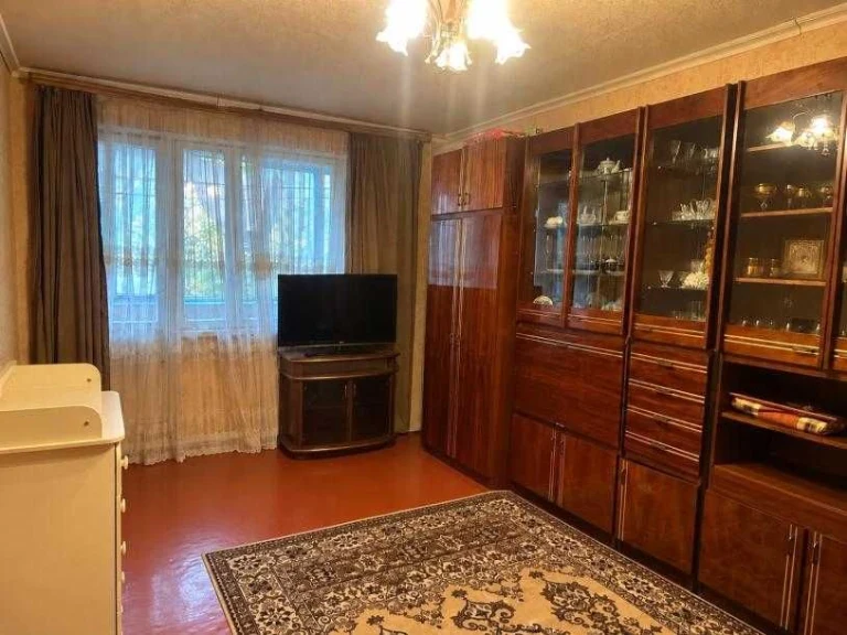 2-кімнатна квартира - покращена, з кухне в центрі, 3/9 в Роганському жилому масиві