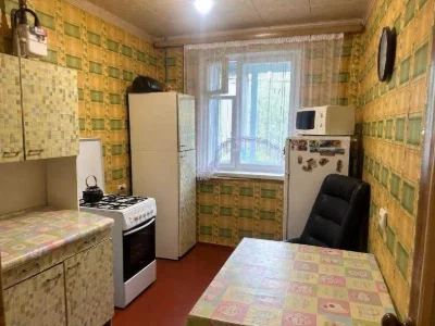 2-кімнатна квартира - покращена, з кухне в центрі, 3/9 в Роганському жилому масиві