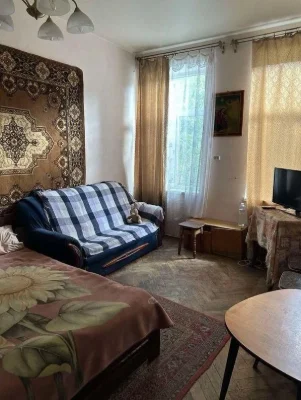 For sale 4-room apartment on Akademika Kuchera street, quiet center