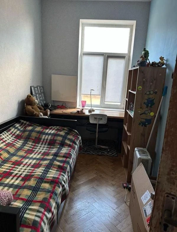 For sale 4-room apartment on Akademika Kuchera street, quiet center