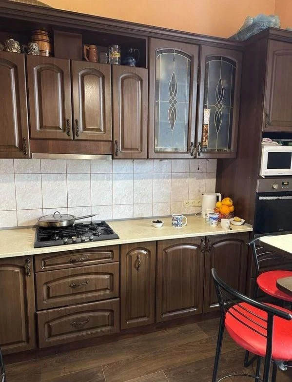 For sale 4-room apartment on Akademika Kuchera street, quiet center