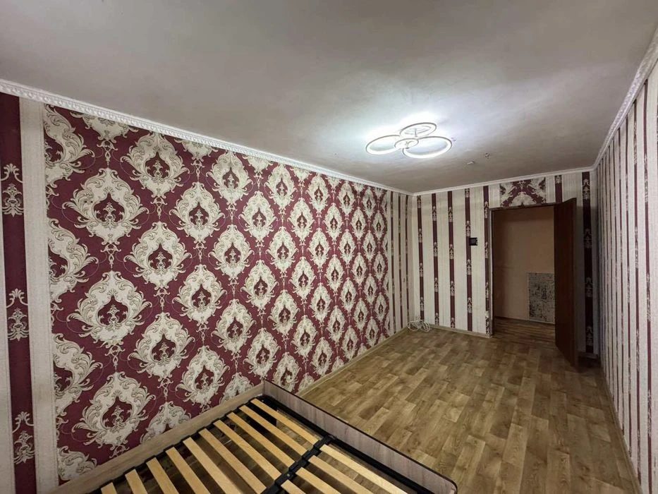 2к не кутова цегла, косметичний ремонт. Оформлення мінім. 42