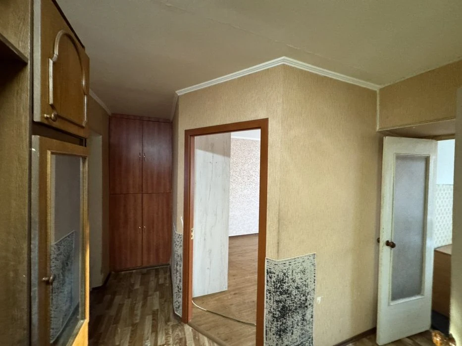 2к не кутова цегла, косметичний ремонт. Оформлення мінім. 42