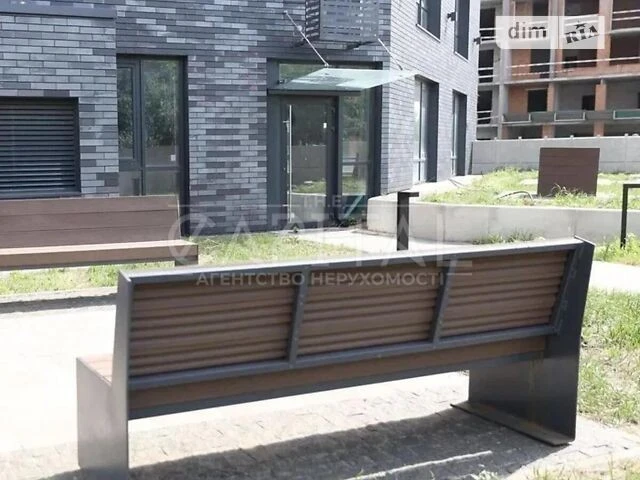 Sale of 3-room apartment 100 sq. m on Degtyarivska 2 street BUILDING