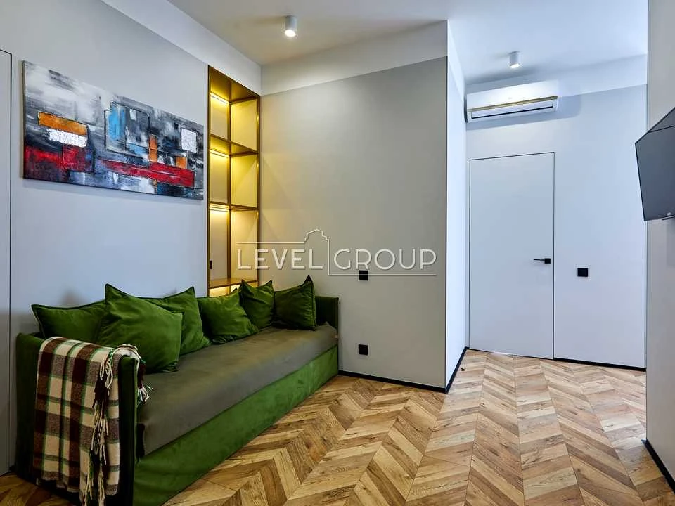 Apartment. Kyiv, Vasylya Tyutyunnyka St. (Henri Barbusa)