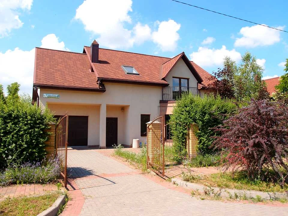 House. Zaporizhzhia, Dniprovski Porogi st.
