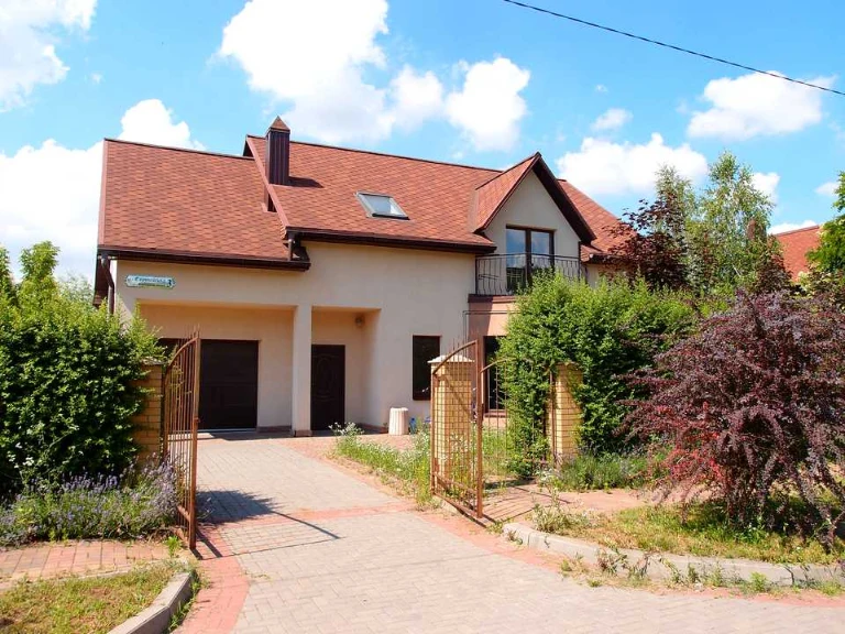 House. Zaporizhzhia, Dniprovski Porogi st.