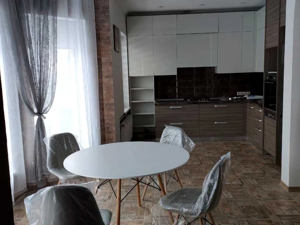 House. Zaporizhzhia, Dniprovski Porogi st.