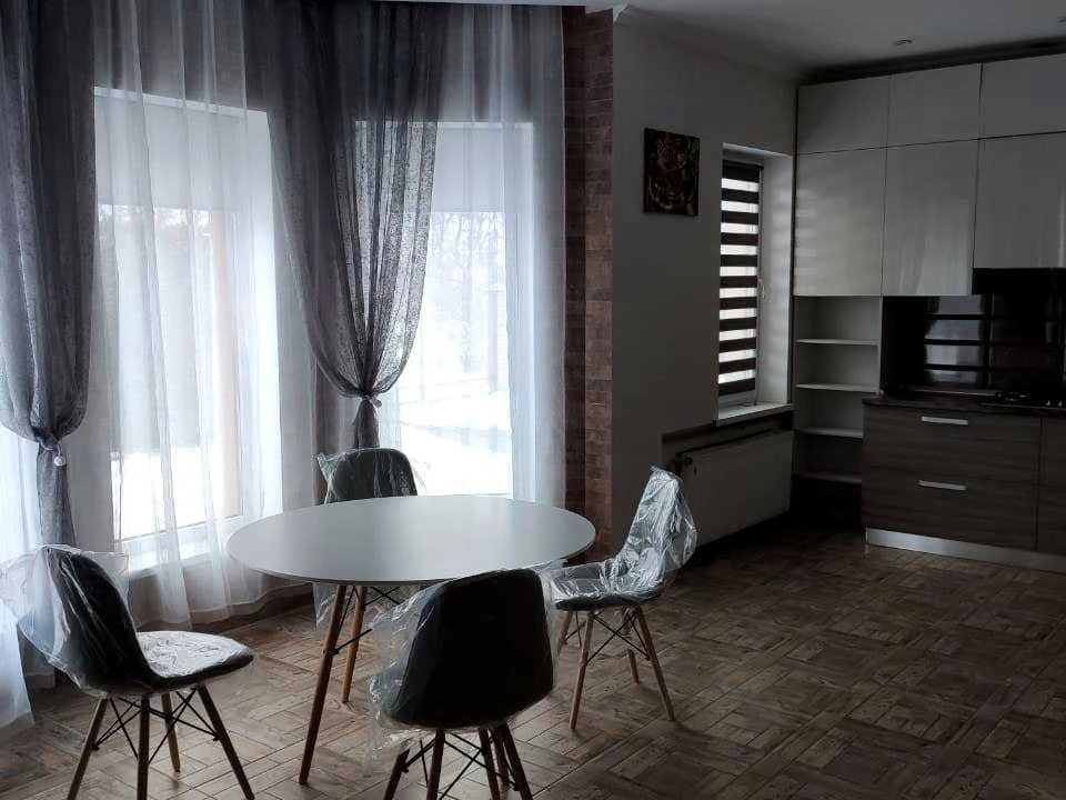 House. Zaporizhzhia, Dniprovski Porogi st.