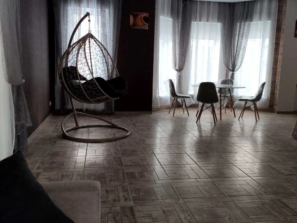 House. Zaporizhzhia, Dniprovski Porogi st.