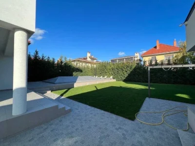 Продажа современного дома в Совиньоне.