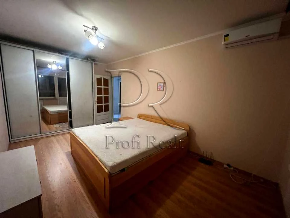 Apartment. Dragoomanova Street, Kyiv