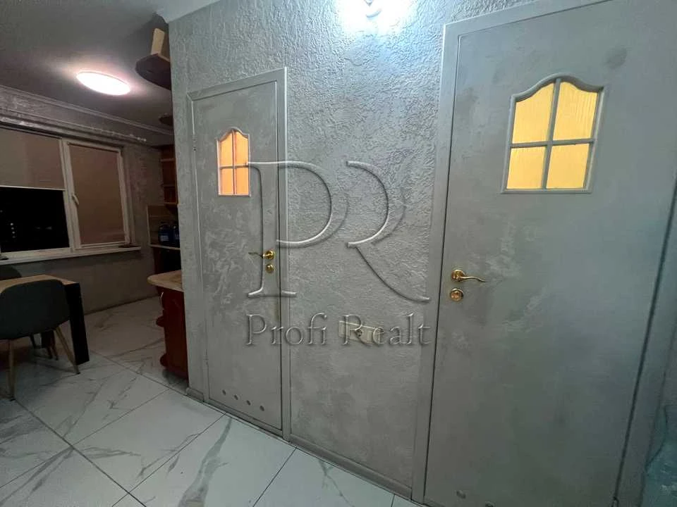 Apartment. Dragoomanova Street, Kyiv