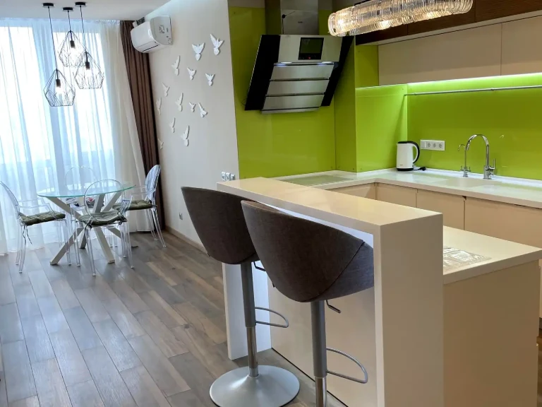 Сдается 3-комнатная квартира 106 м² на 21 этаже из 25