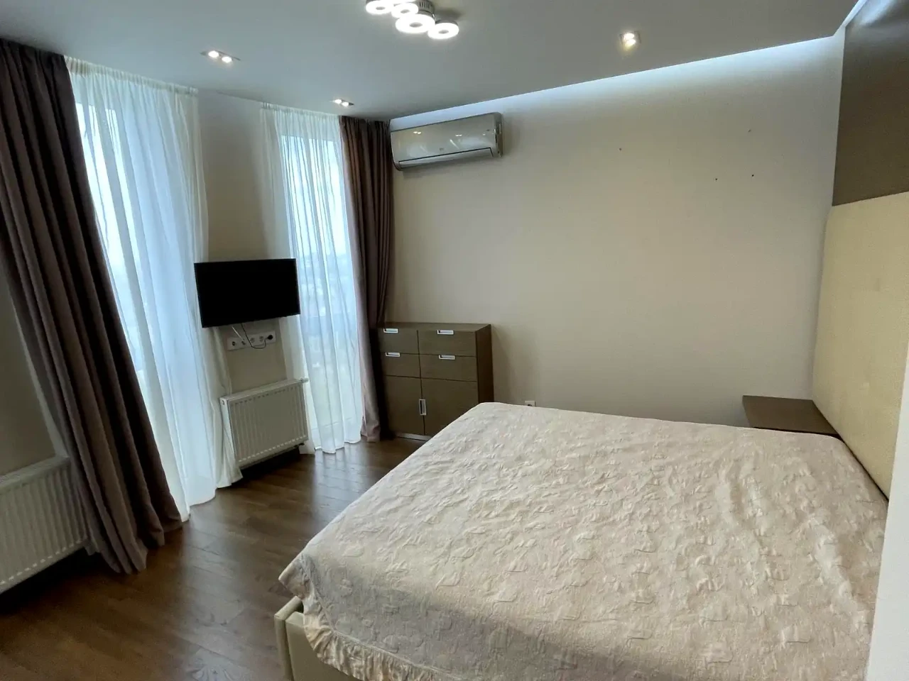 Сдается 3-комнатная квартира 106 м² на 21 этаже из 25