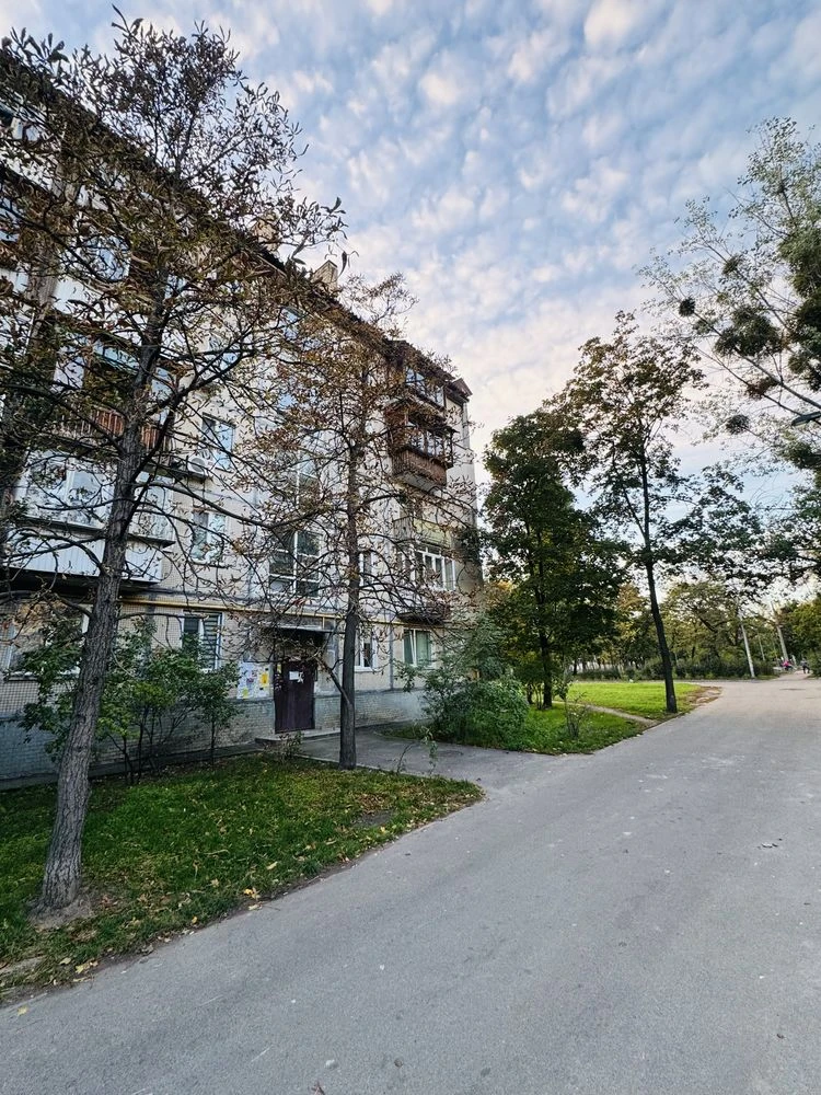 Продам двокімн квартиру проспект Соборності 16А