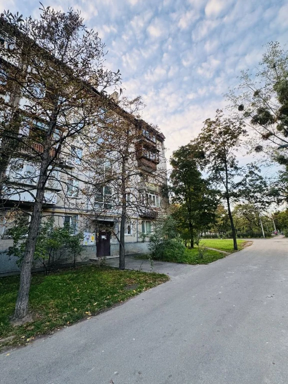 Продается двухкомнатная квартира по проспекту Соборности 16А