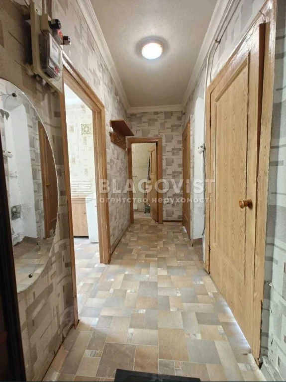 Urgent sale of a 2-bedroom apartment with gas in Syrets' right