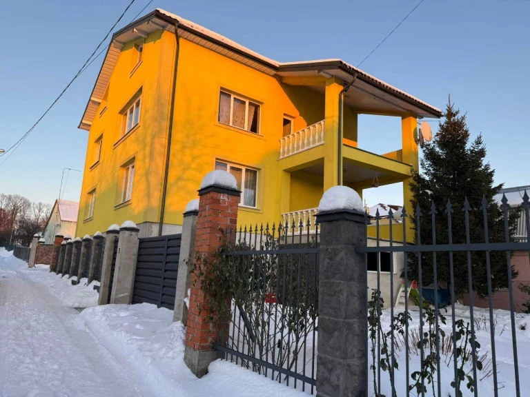Продажа дома в Рясне-1, улица Брюховицкая с участком 4 сотки