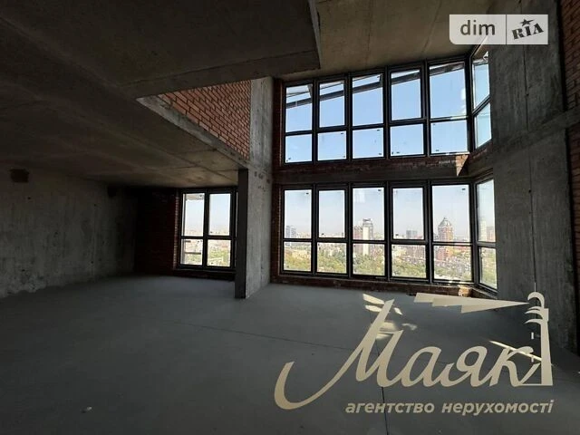 Продаж 4к квартири 191 кв. м на вул. Коновальця Євгена 30 •