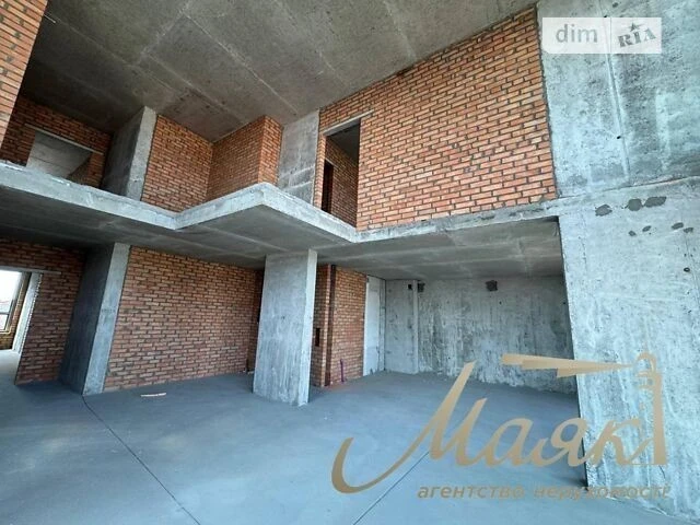 Продаж 4к квартири 191 кв. м на вул. Коновальця Євгена 30 •