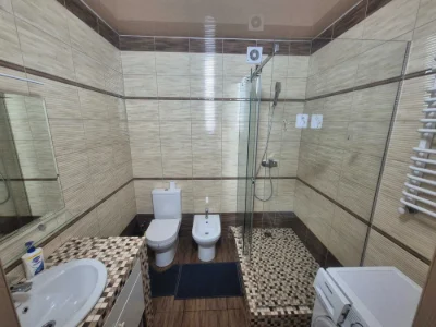Продається 2-кімнатна квартира з ремонтом.